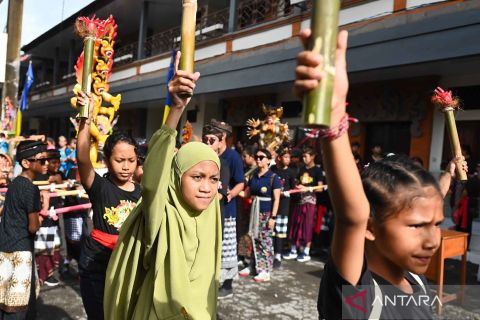 Siswa SLB parade toleransi beragama jelang Nyepi dan Lebaran di Bali