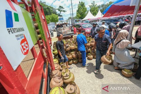 Operasi pasar gas elpiji 3 kilogram di Kendari