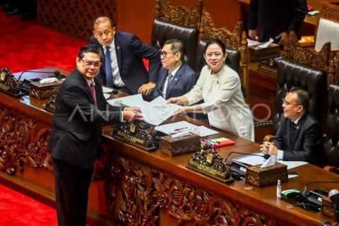 DPR sahkan RUU TNI menjadi UU