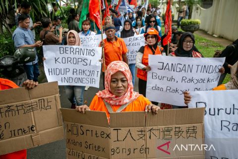 Aksi solidaritas untuk buruh Sritex di Solo