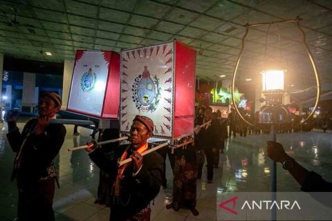 Tradisi Kirab Malam Selikuran di Solo