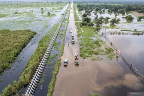 Banjir luapan sungai rendam akses jalan di Tanjung Jabung Barat