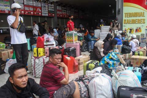 Pemudik mulai padati Terminal Kalideres Jakarta
