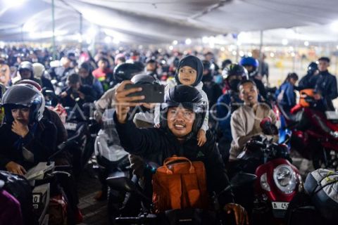 FOTO - Arus mudik sepeda motor di Pelabuhan Ciwandan