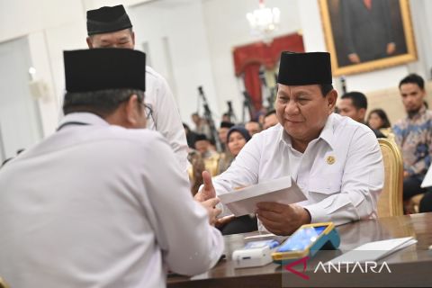 Presiden dan Wapres serahkan zakat kepada Baznas di Istana Negara