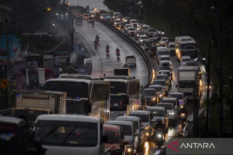 Kepadatan jalan nasional Semarang-Solo imbas pemberlakuan sistem satu arah