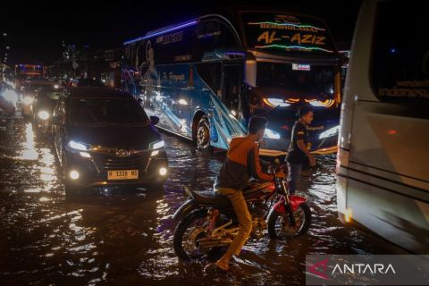Jalur pantura Demak tergenang banjir rob