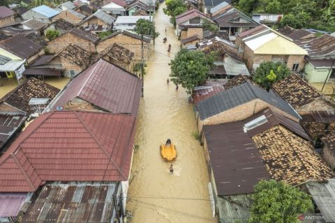 Banjir akibat hujan deras genangi Jambi