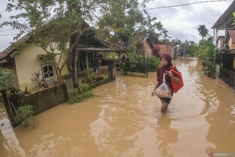 Warga Jambi lewati momen Idul Fitri di tengah banjir