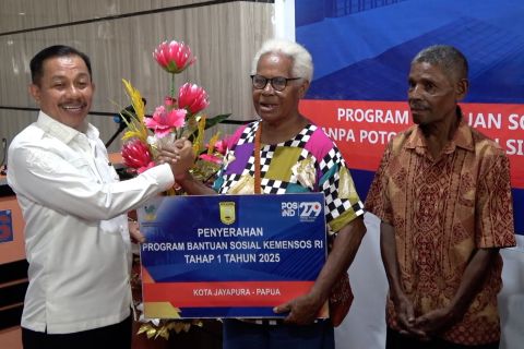 Pos Jayapura mulai salurkan bantuan sosial Kemensos untuk 9.741 KPM