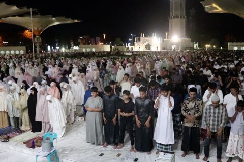 Tarawih perdana, ribuan jamaah padati Masjid Raya Baiturrahman