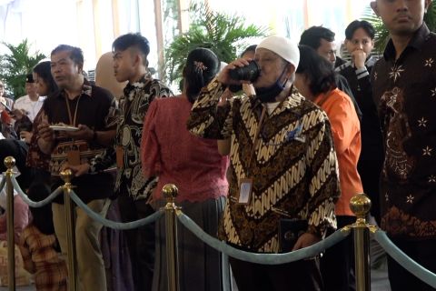 Antusiasme masyarakat saat hadiri gelar griya Presiden di Istana