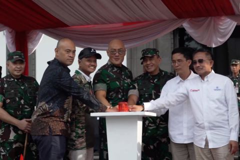 Deddy Corbuzier lepas joy ride Maung MV3 bersama warga di Gedung Sate