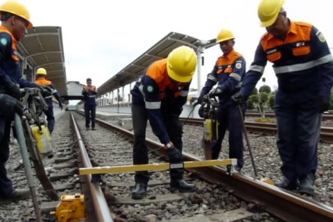 KAI Daop 5 Purwokerto lakukan perawatan rel kereta sepanjang 512 km