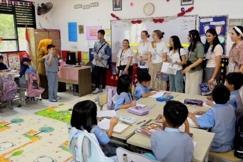 Kunjungan mahasiwa Amerika Serikat di SDN Sukasari 4 Kota Tangerang