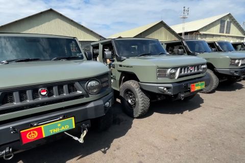 Menhan Sjafrie serahkan 700 unit Maung MV3 ke TNI dan Polri