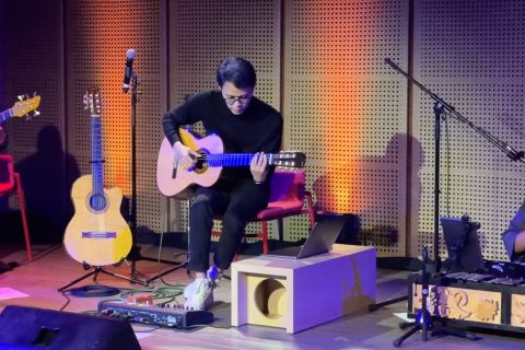 Menikmati shalawat dalam bentuk instrumental ala Tohpati