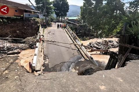 Pasca Banjir, Jembatan Bailey Hankam mulai dibangun
