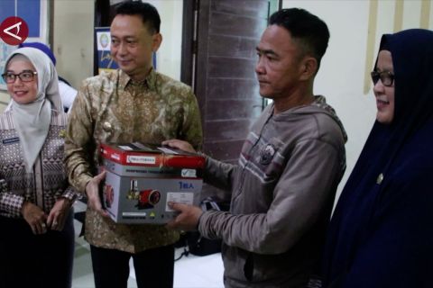 Pemkot Pontianak salurkan bantuan wirausaha kluster disabilitas