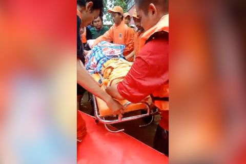 Relawan kerahkan perahu karet bantu evakuasi korban banjir