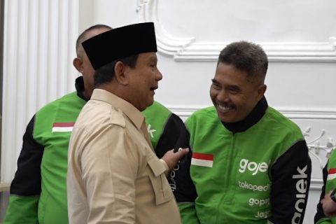 Prabowo minta perusahaan layanan daring  beri THR ke pengemudi & kurir