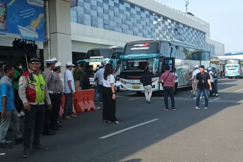 Pelindo beri layanan bus gratis bagi pemudik angkutan laut