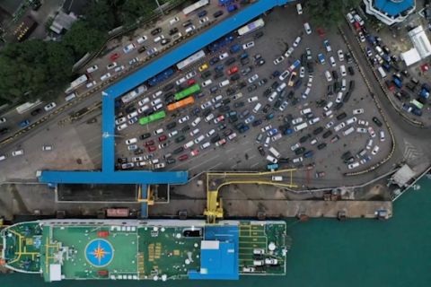 50 armada kapal dioperasikan di Pelabuhan Merak saat puncak arus mudik