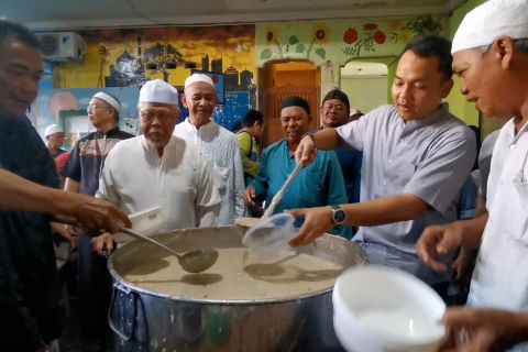 Wali Kota Solo sebut tradisi pembagian bubur samin simbol keberagaman