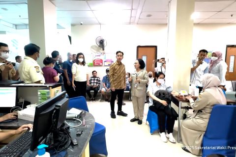 Wapres Gibran tinjau pelaksanaan program CKG di dua puskesmas Jakarta