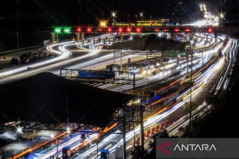 Puncak arus balik Lebaran H+5 tercatat 388.001 kendaraan melintas di Gerbang Tol Cikampek Utama