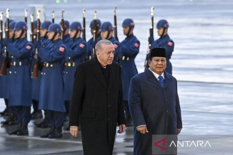 Presiden Prabowo Subianto disambut Presiden Recep Tayyip Erdogan setibanya di Turki