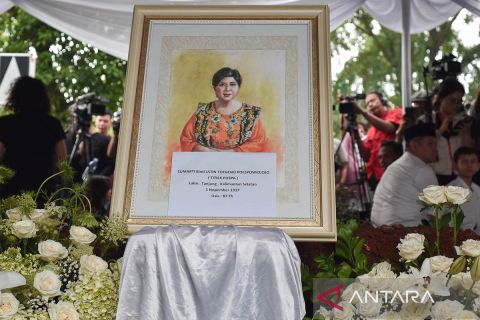 Penyanyi legendaris Indonesia Titiek Puspa dimakamkan di Tanah Kusir