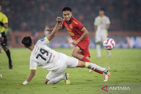 Persija Jakarta bermain imbang 1-1 lawan Persebaya Surabaya