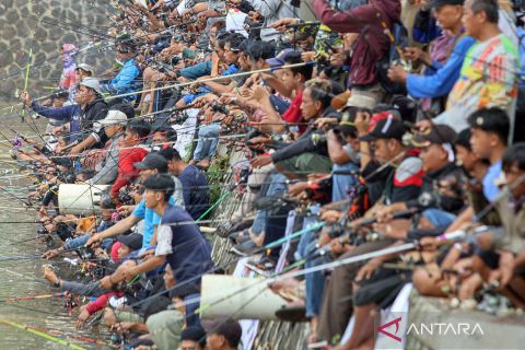 Mancing massal di Kabupaten Bogor sebagai ajang halalbihalal warga
