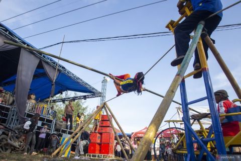 Atraksi tradisional Genjring Umbul