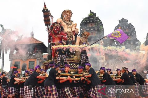 Masyarakat meriahkan HUT ke-254 Kota Gianyar dengan pawai budaya