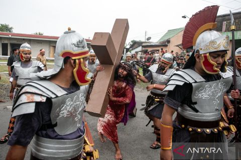 Prosesi tablo jalan salib di sejumlah daerah Indonesia