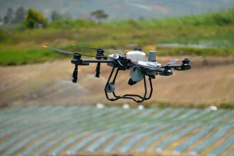Uji coba drone pertanian di Solok