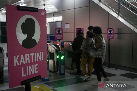 Pemprov DKI beri kado Hari Kartini, tarif Rp1 untuk penumpang wanita di transportasi umum