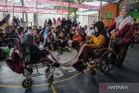 Siswa berkebutuhan khusus lestarikan budaya di Semarak Hari Kartini SLB Semarang