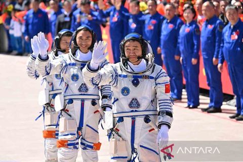 Pelepasan tiga astronot China untuk misi luar angkasa Shenzhou-20