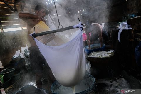 Perajin perkecil ukuran tahu dan tempe dampak kenaikan harga kedelai impor