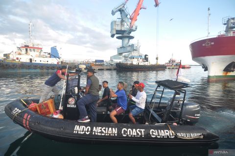 Bakamla bantu penumpang ke Pulau Enggano yang terhambat pendangkalan