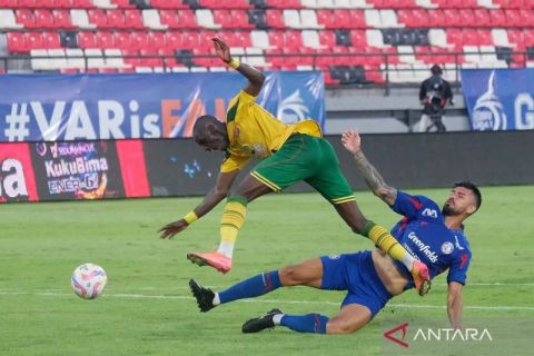 Laga penuh gengsi antara Arema melawan Persebaya berakhir seri 1-1