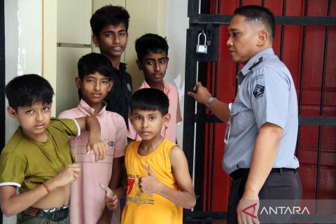 Imigrasi riau amankan 77 WNA yang diselundupkan di Dumai