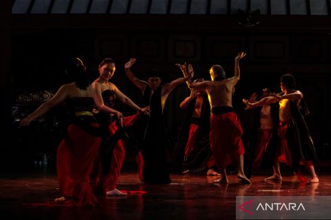 Dari Solo untuk dunia, tari Ramayana kontemporer meriahkan Hari Tari Dunia 24 Jam di Surakarta