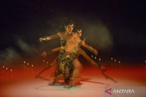 Narasi batin perempuan dalam gerak Rikma di Padang