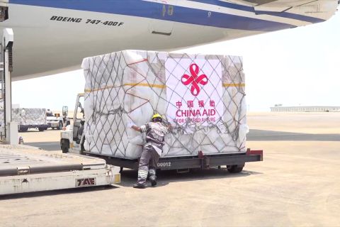 Bantuan kemanusiaan ketujuh dari China tiba di Bandara Yangon