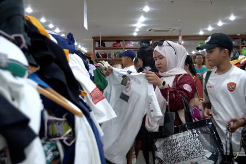 Berburu oleh-oleh kaos “old school” khas Bali