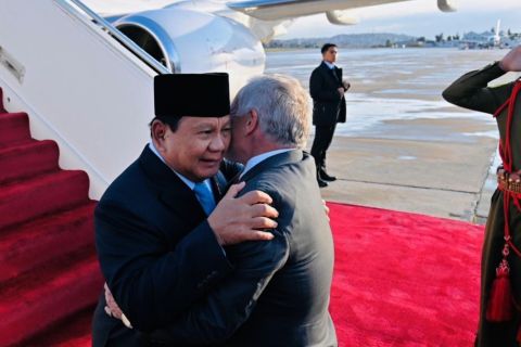 Hangatnya momen pertemuan Prabowo dan Raja Abdullah II di Amman